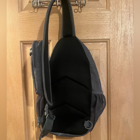 Waterfly Ultralight Crossbody Sling Bag Unisex Travel Hiking - Picture 6 of 6